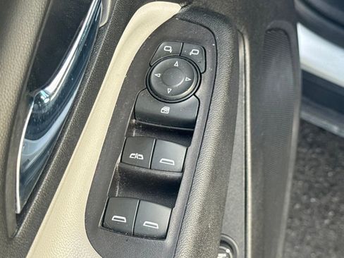 Used 2020 Chevrolet Equinox LT w/ Driver Convenience Package image 29