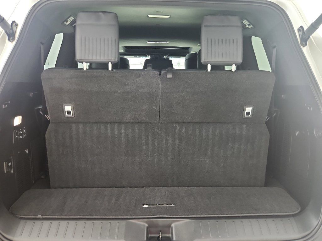 Used 2024 Lexus LX 600 4WD w/ Luxury Package image 36