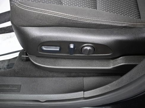 Used 2023 GMC Terrain SLE w/ Driver Convenience Package image 12