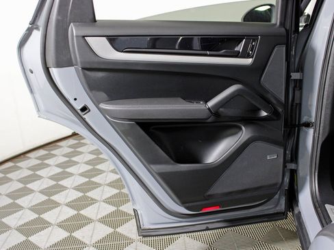 Used 2024 Porsche Cayenne Coupe image 33