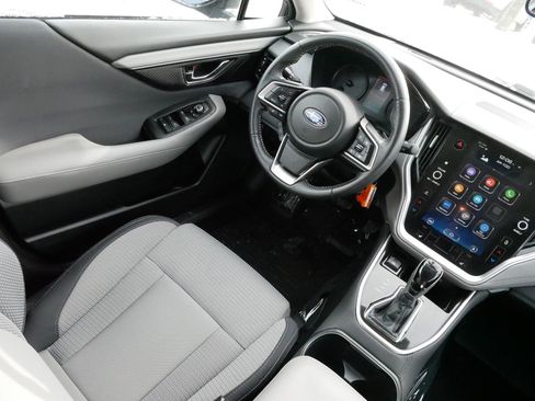 Used 2022 Subaru Outback Premium image 9