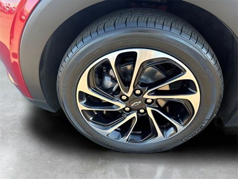 Used 2022 Chevrolet Bolt EUV Premier w/ Sun & Sound Package image 9