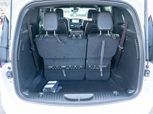 New 2026 Chrysler Pacifica Select image 33
