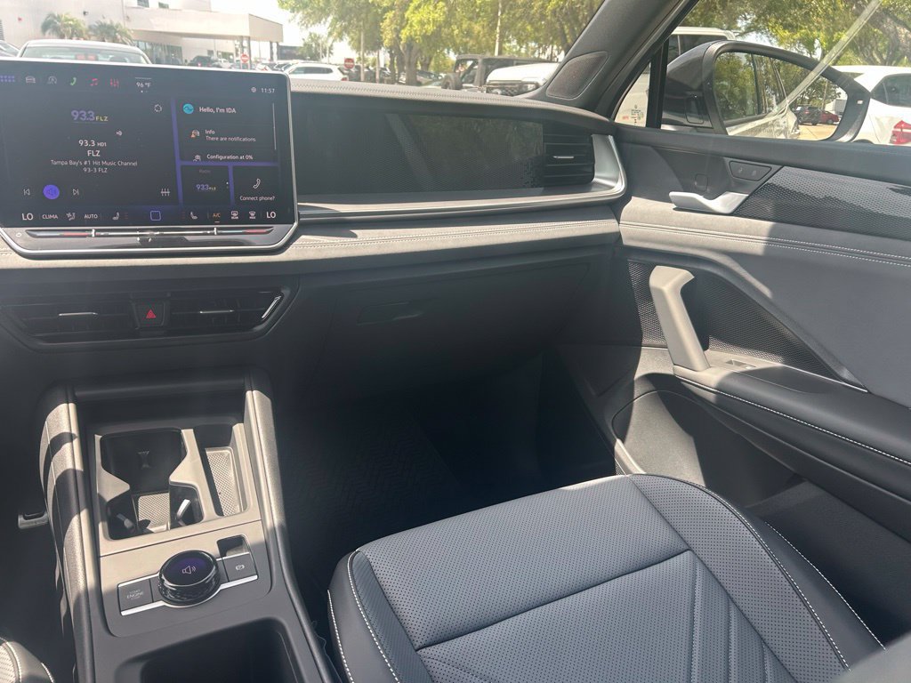 New 2026 Volkswagen Tiguan SE R-Line FWD image 11