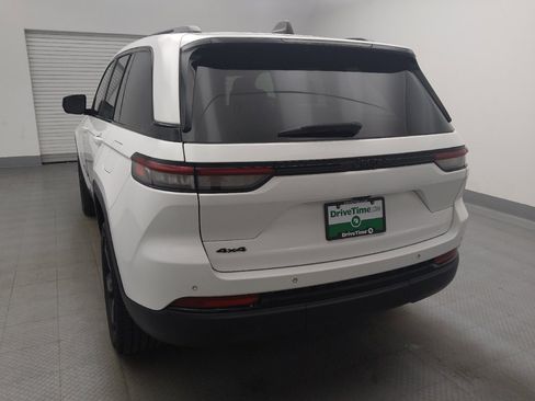 Used 2023 Jeep Grand Cherokee Altitude AWD/4WD image 6