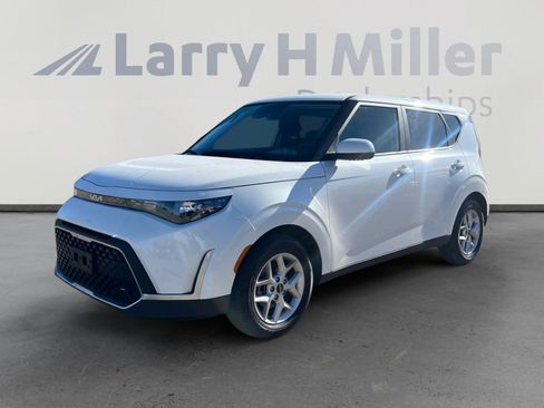Used 2025 Kia Soul LX image 1