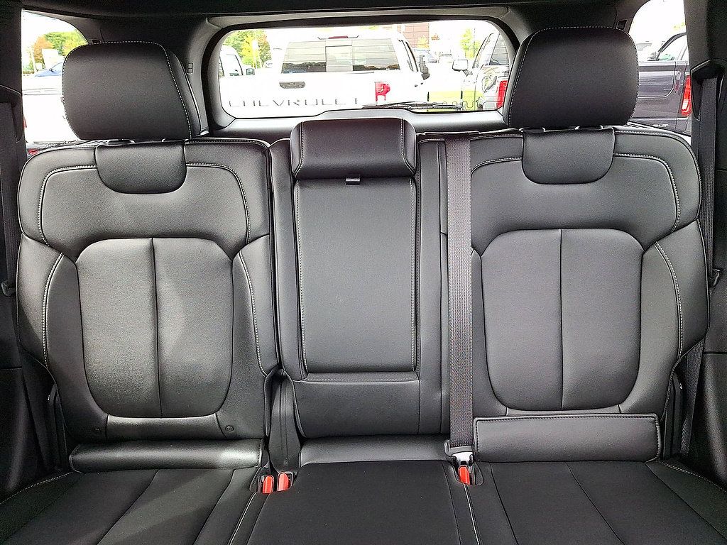 Used 2025 Jeep Grand Cherokee Limited AWD/4WD image 13
