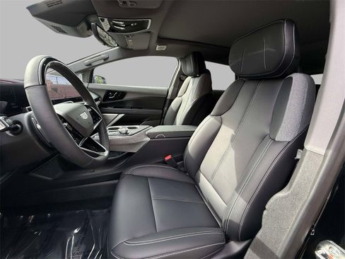 Used 2025 Cadillac Optiq Luxury 1 image 2