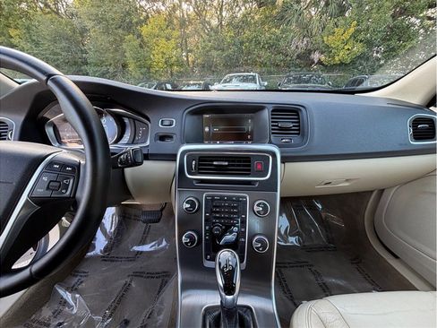 Used 2014 Volvo S60 T5 image 11