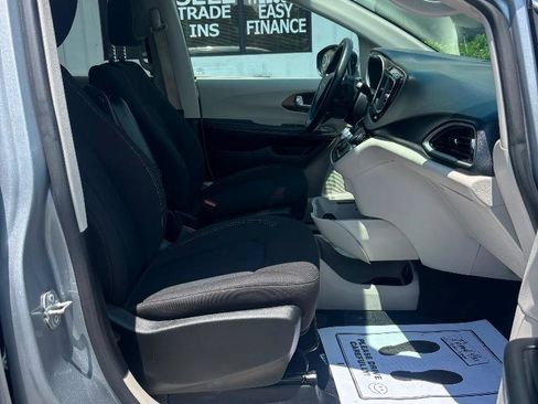 Used 2021 Chrysler Voyager LX FWD image 37