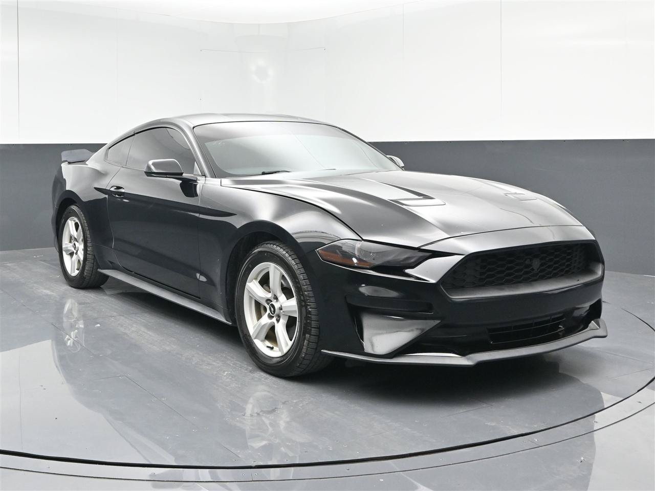 Used 2018 Ford Mustang Coupe RWD image 1