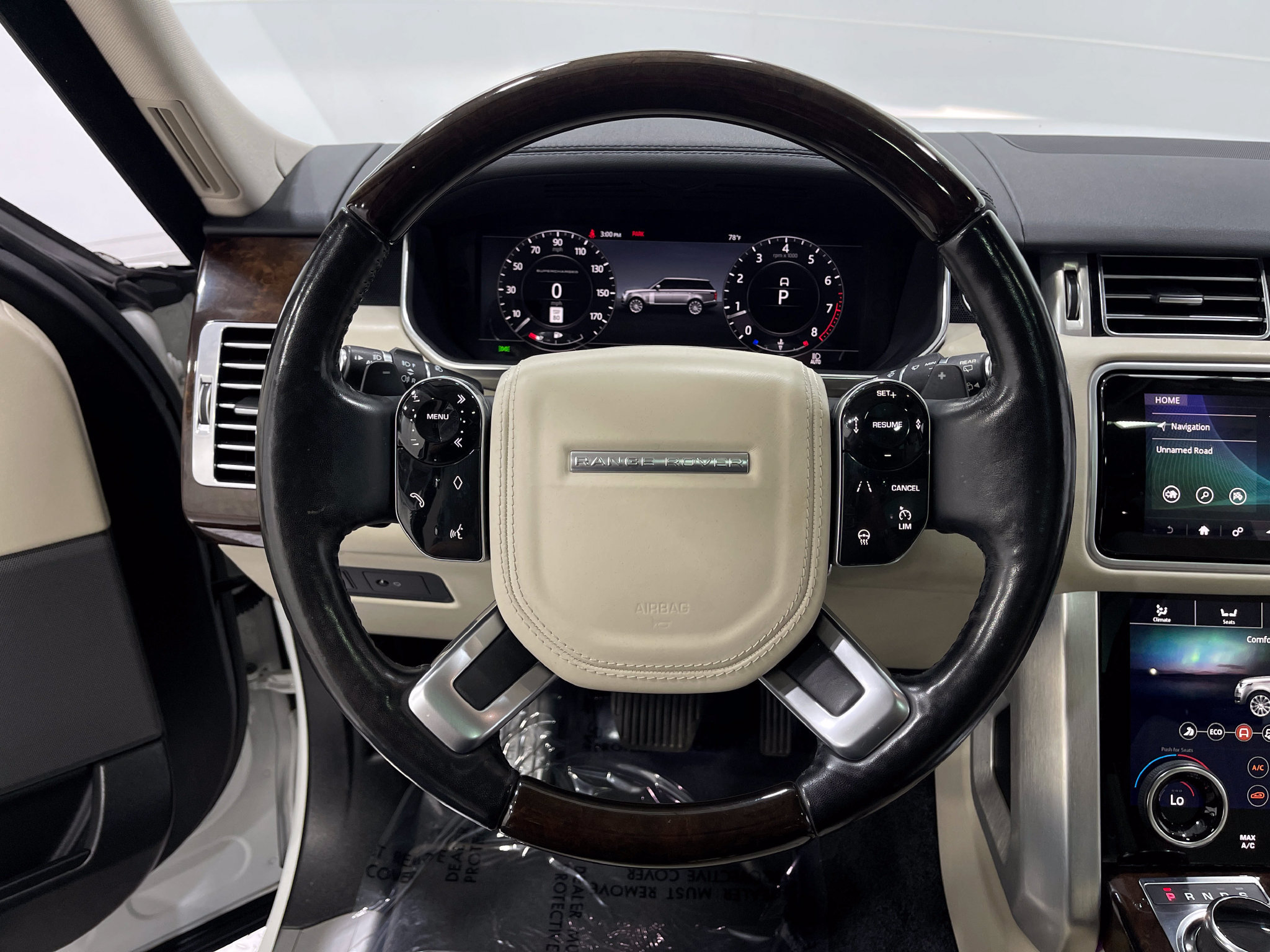 Used 2018 Land Rover Range Rover Supercharged AWD/4WD image 22
