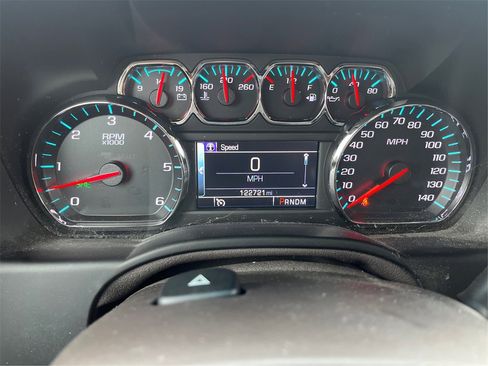 Used 2015 Chevrolet Suburban LT image 16