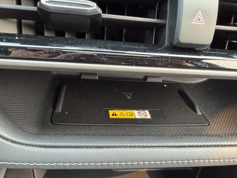 Used 2023 Toyota Highlander XLE AWD/4WD image 21