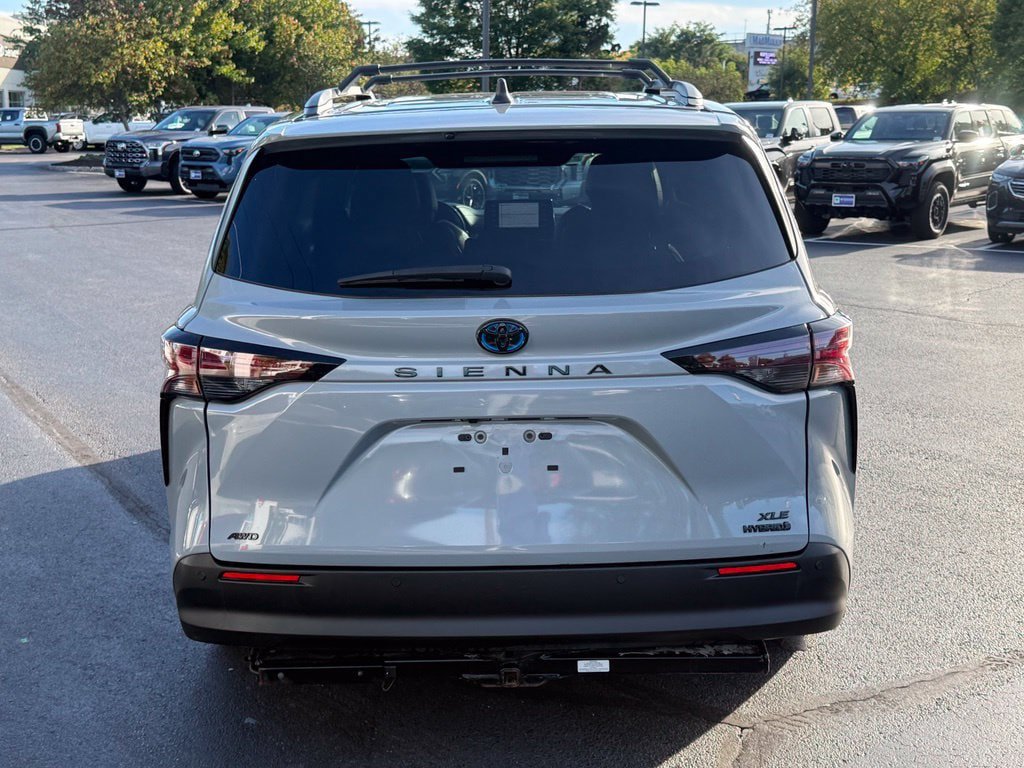 Certified 2023 Toyota Sienna XLE Woodland Edition AWD/4WD image 7
