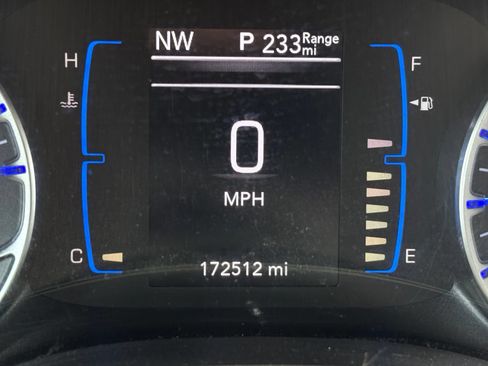 Used 2017 Chrysler Pacifica Touring w/ Tire & Wheel Group FWD image 8