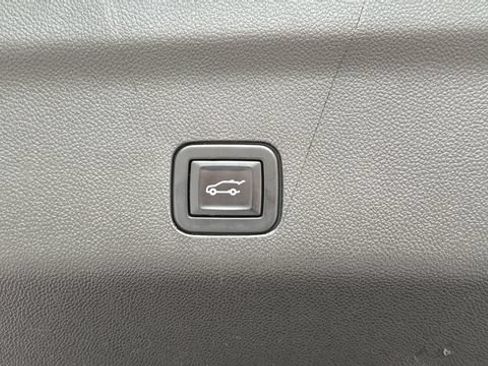 Used 2022 GMC Yukon XL SLT w/ SLT Premium Package AWD/4WD image 37