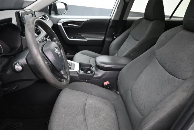 Used 2021 Toyota RAV4 XLE w/ Convenience Package FWD image 16