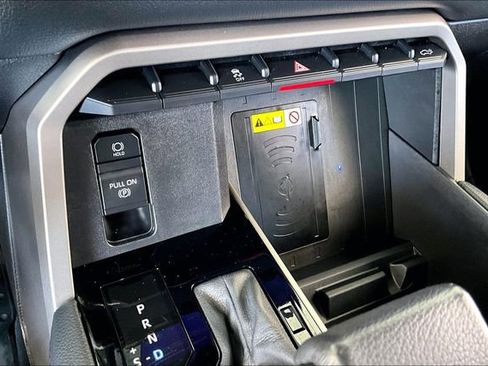 Used 2025 Toyota Tundra Limited AWD/4WD image 24