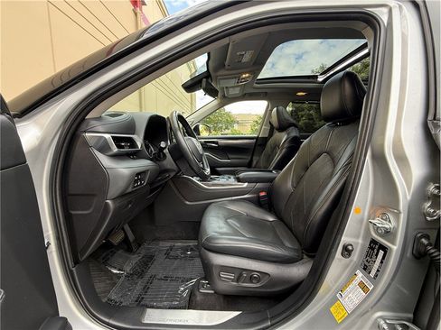 Used 2022 Toyota Highlander Platinum FWD image 7