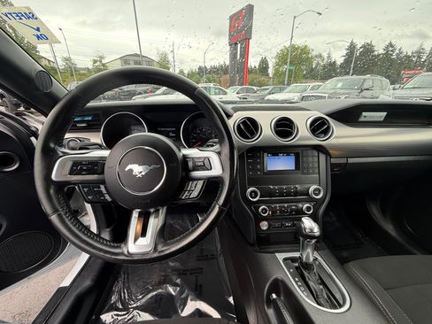 Used 2019 Ford Mustang GT w/ Black Accent Package RWD image 7