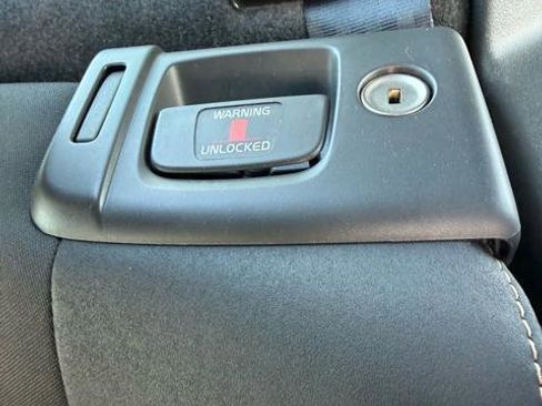 Used 2010 Volvo S40 2.4i FWD image 18