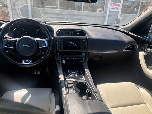 Used 2017 Jaguar F-PACE R-Sport AWD/4WD image 31