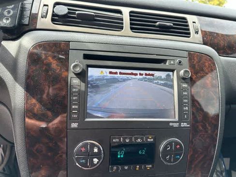 Used 2013 GMC Yukon Denali AWD/4WD image 8