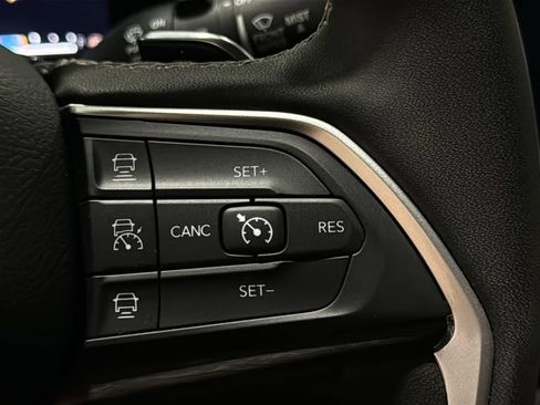 Used 2024 Jeep Grand Cherokee L Limited w/ Black Appearance Package AWD/4WD image 25