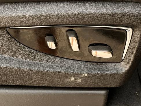 Used 2015 Cadillac Escalade Premium image 24