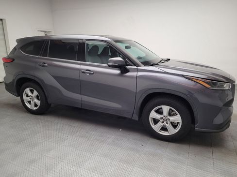 Used 2021 Toyota Highlander L FWD image 11