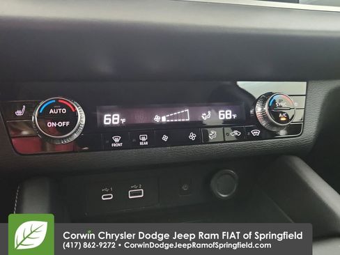 Used 2024 Mitsubishi Outlander SE image 28