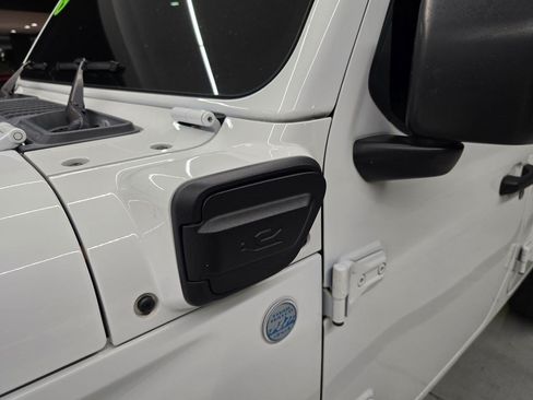 Used 2024 Jeep Wrangler Unlimited Sahara AWD/4WD image 11