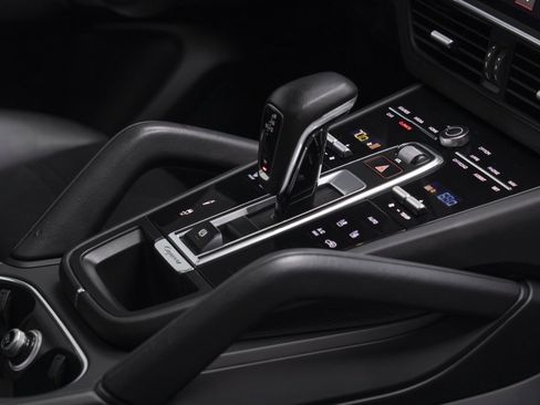 Used 2021 Porsche Cayenne GTS image 32