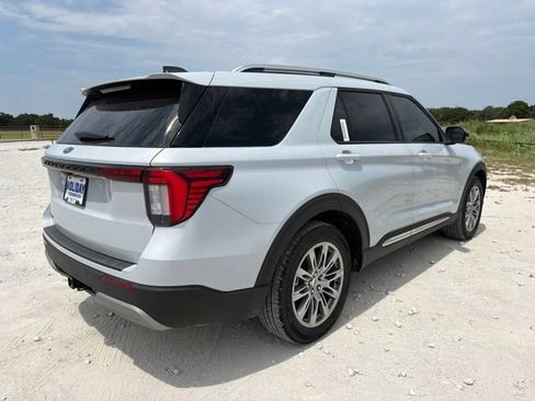 New 2026 Ford Explorer Platinum RWD image 4