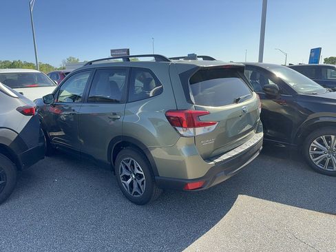 Used 2021 Subaru Forester Premium w/ Popular Package #1 AWD/4WD image 2