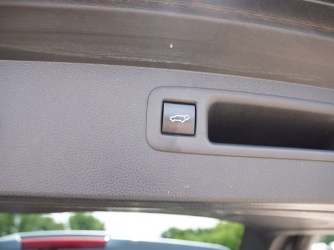 Used 2021 Toyota Highlander XLE AWD/4WD image 23