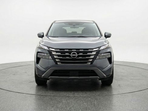 Used 2025 Nissan Rogue SV FWD image 2