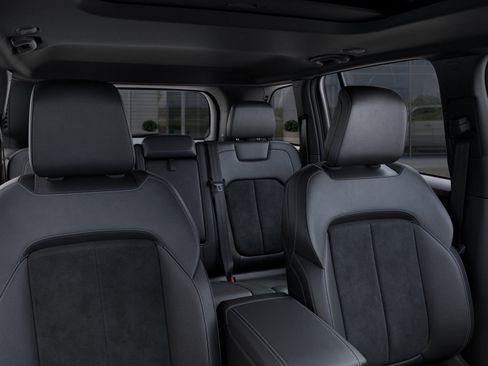 New 2025 Jeep Grand Cherokee Altitude image 25