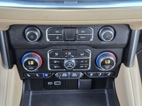 Used 2024 Chevrolet Tahoe Premier w/ Premium Package AWD/4WD image 16