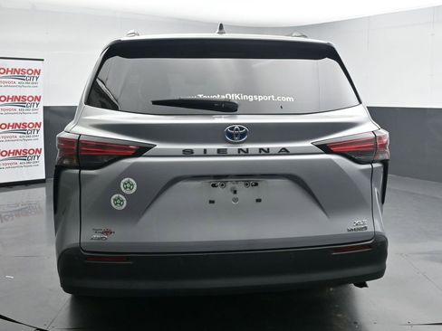 Used 2021 Toyota Sienna XLE w/ XLE Plus Package AWD/4WD image 7