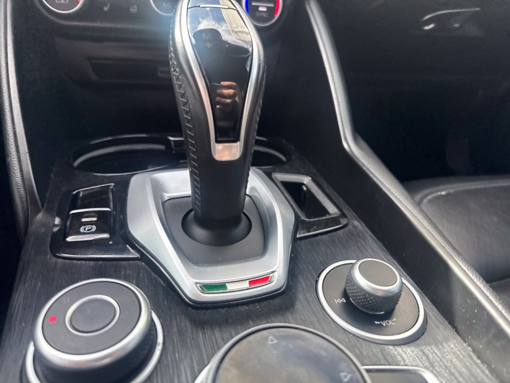 Used 2021 Alfa Romeo Giulia Sprint w/ Cold Weather Package AWD/4WD image 18