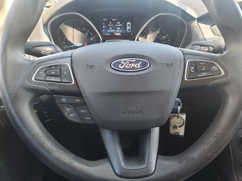 Used 2018 Ford Focus SE FWD image 18