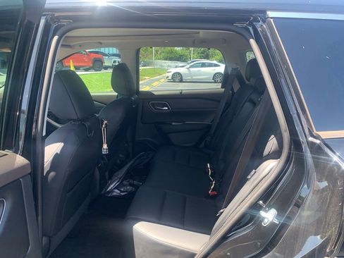 Certified 2021 Nissan Rogue SV w/ Premium Package FWD image 11