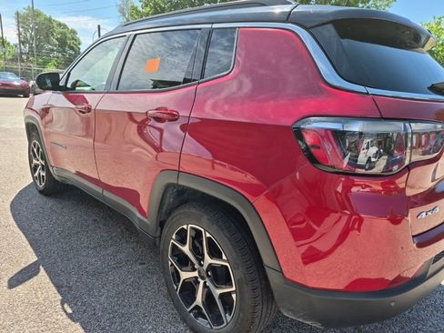 Used 2025 Jeep Compass Limited image 2