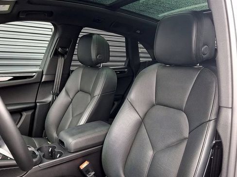 Certified 2020 Porsche Macan AWD/4WD image 5