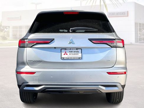 New 2026 Mitsubishi Outlander SE FWD image 4