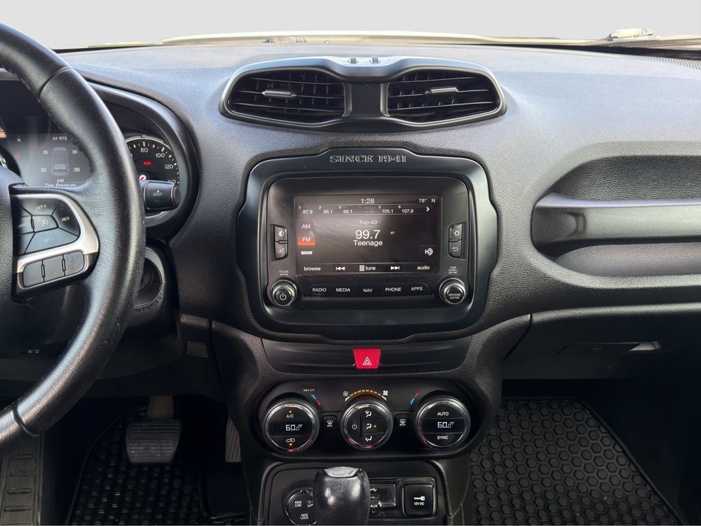 Used 2017 Jeep Renegade Trailhawk AWD/4WD image 16