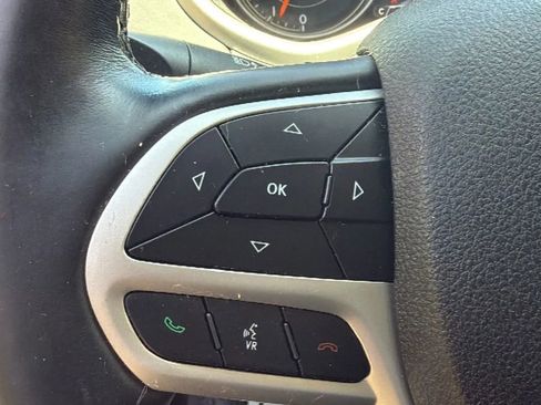 Used 2017 Jeep Cherokee Overland w/ Technology Group image 14