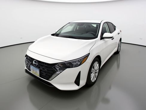Used 2025 Nissan Sentra S FWD image 3